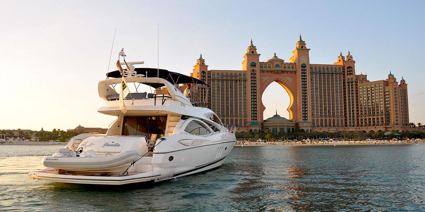 Private yacht charter in Dubai